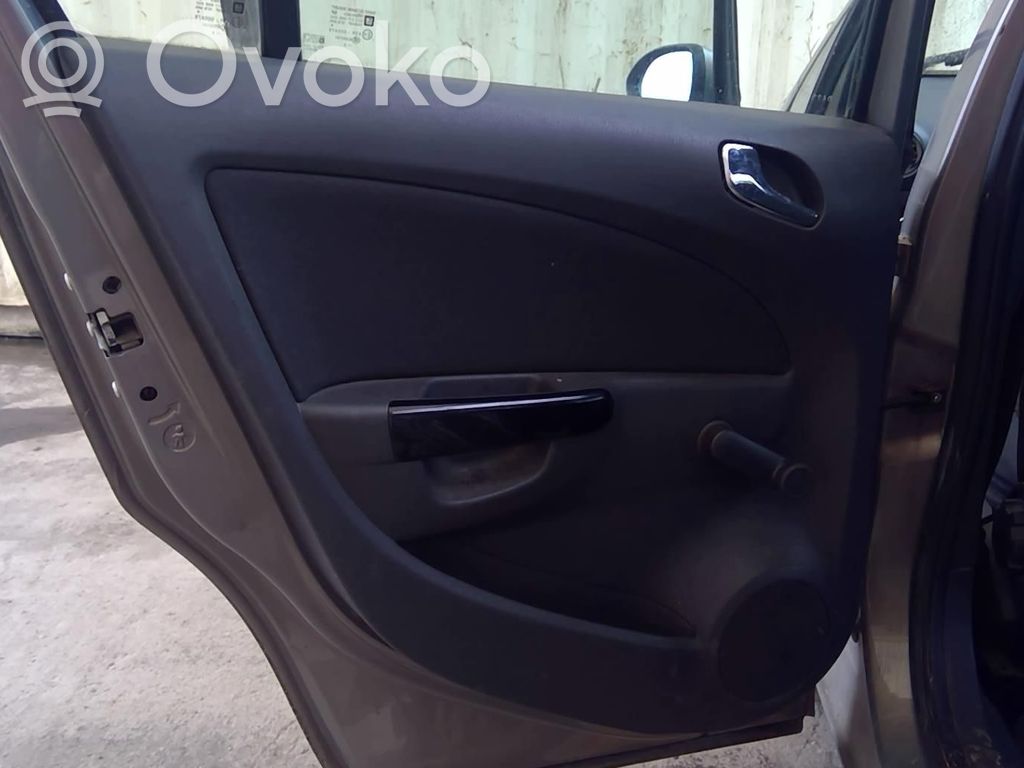 Opel Corsa D Apšuvums aizmugurējām durvīm 