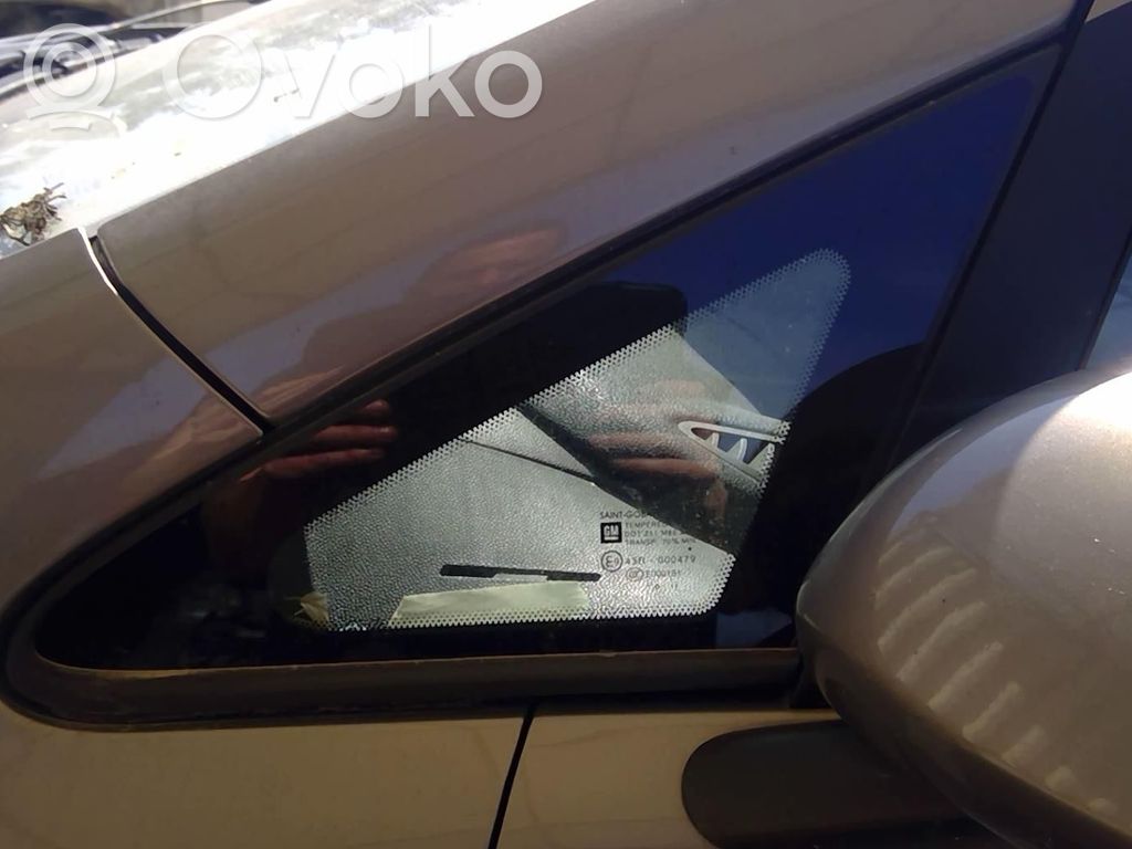 Opel Corsa D Front triangle window/glass 