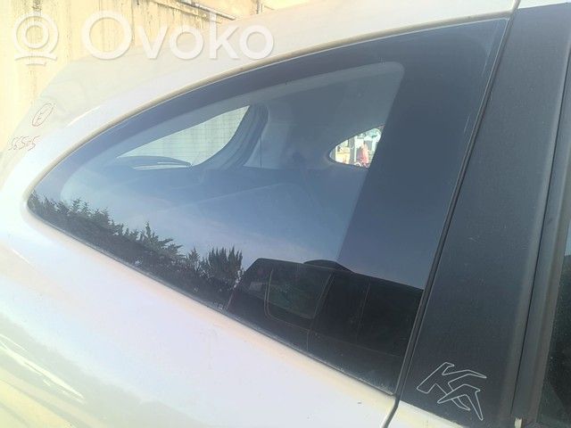 Rear side window   1552002