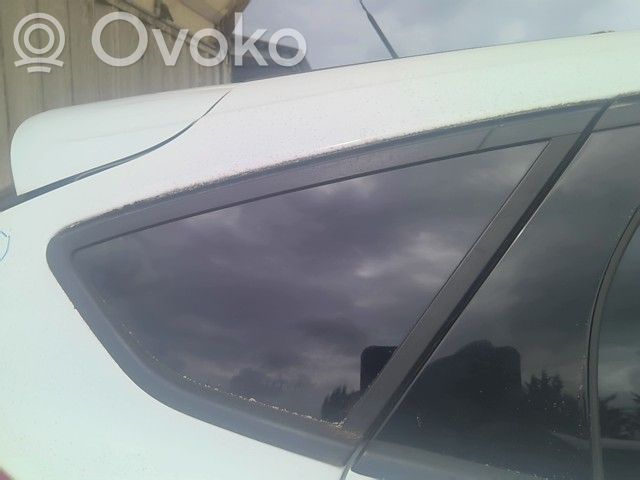 Rear side window   2010627
