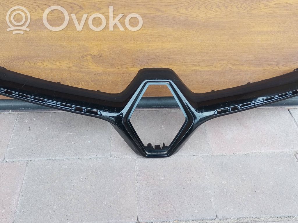Renault Captur Augšējais režģis 