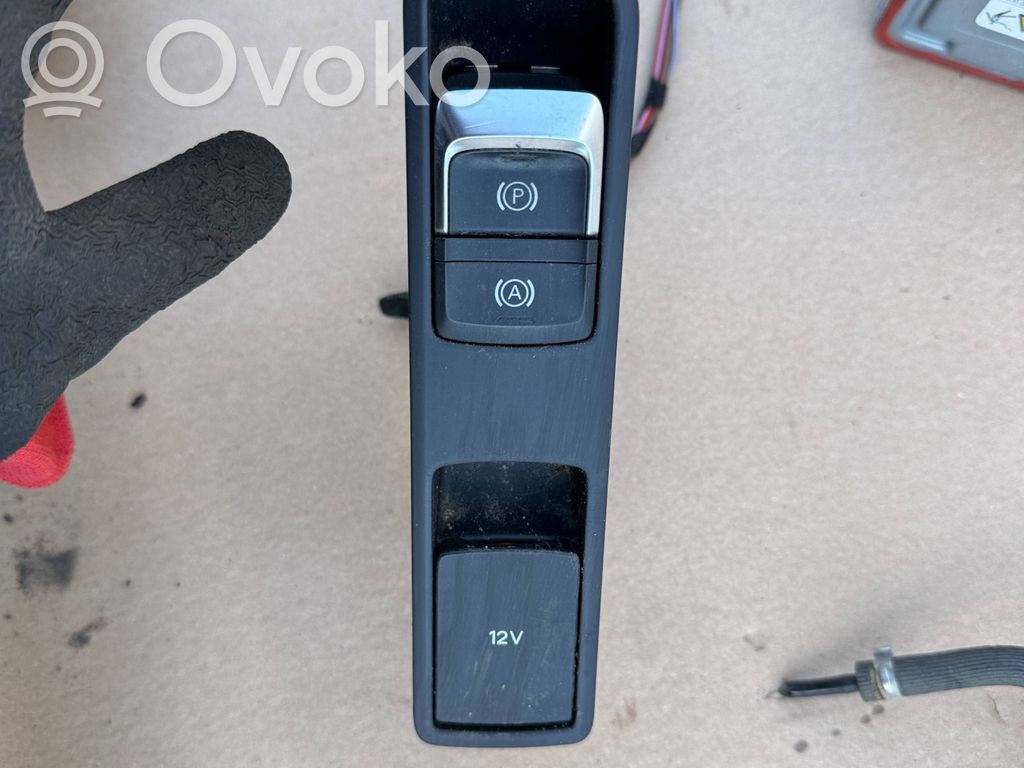 Audi Q3 8U Przycisk / Włącznik hamulca ręcznego 