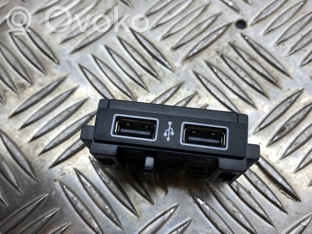Enchufe conector USB   2GA863324B