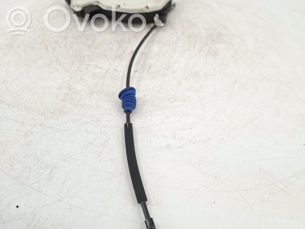 Volkswagen PASSAT CC Front door lock 