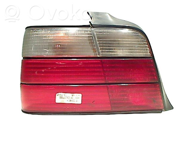 BMW 3 E36 Aizmugurējais lukturis virsbūvē 