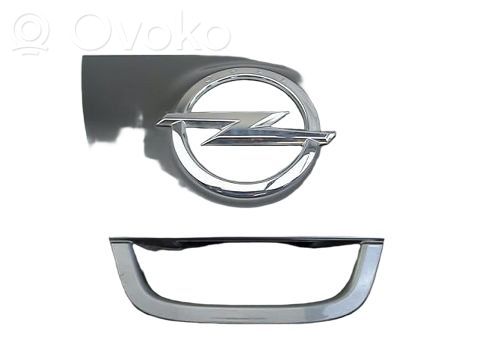 Opel Astra J Siłownik zamka tylnej klapy bagażnika 