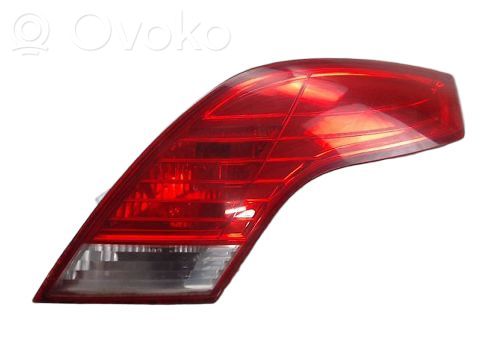 Ford Focus Galinis žibintas dangtyje 