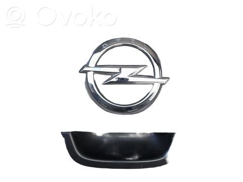 Opel Astra J Siłownik zamka tylnej klapy bagażnika 