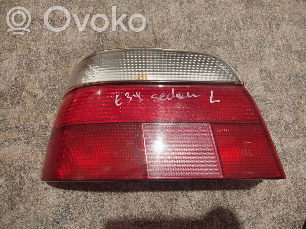 BMW 5 E39 Задний фонарь в кузове 