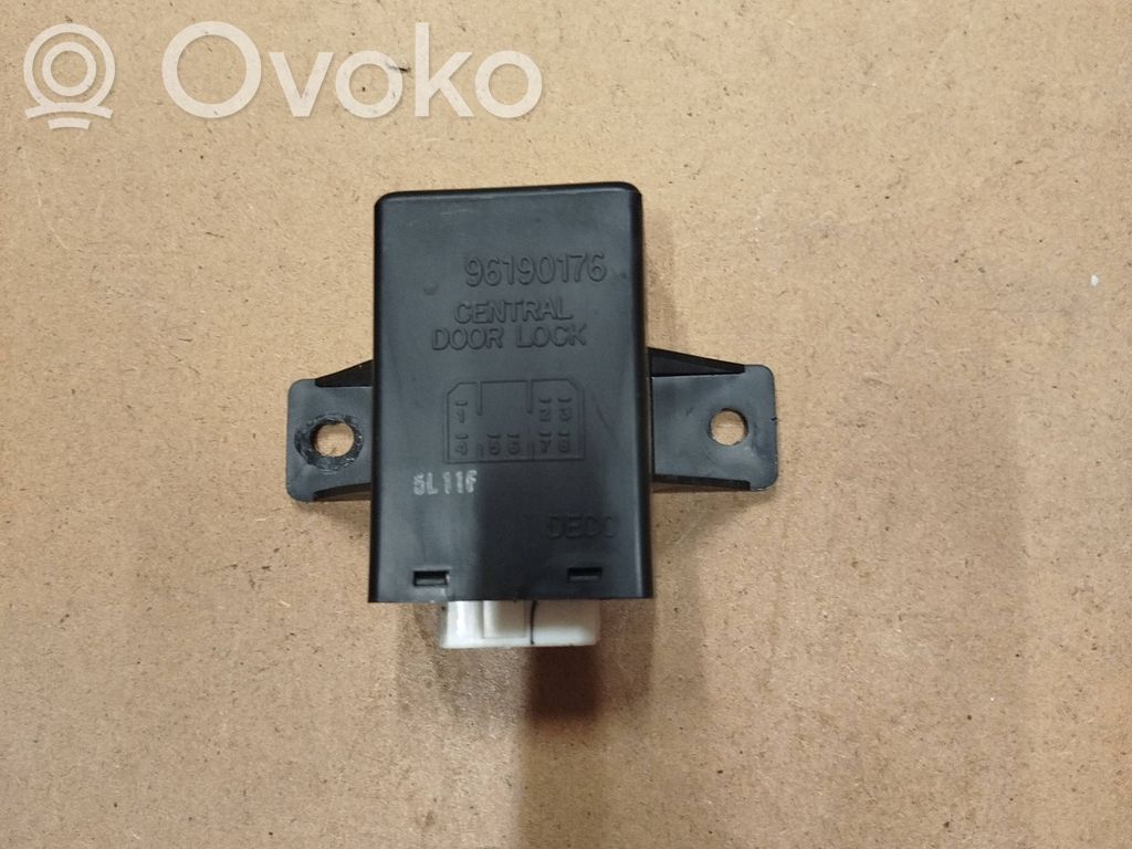 Suzuki Forenza Door central lock control unit/module 