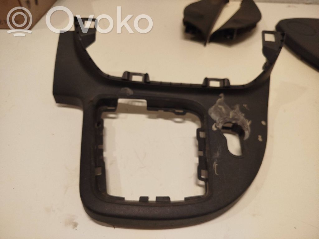 Renault Kangoo II Ramka drążka zmiany biegów 