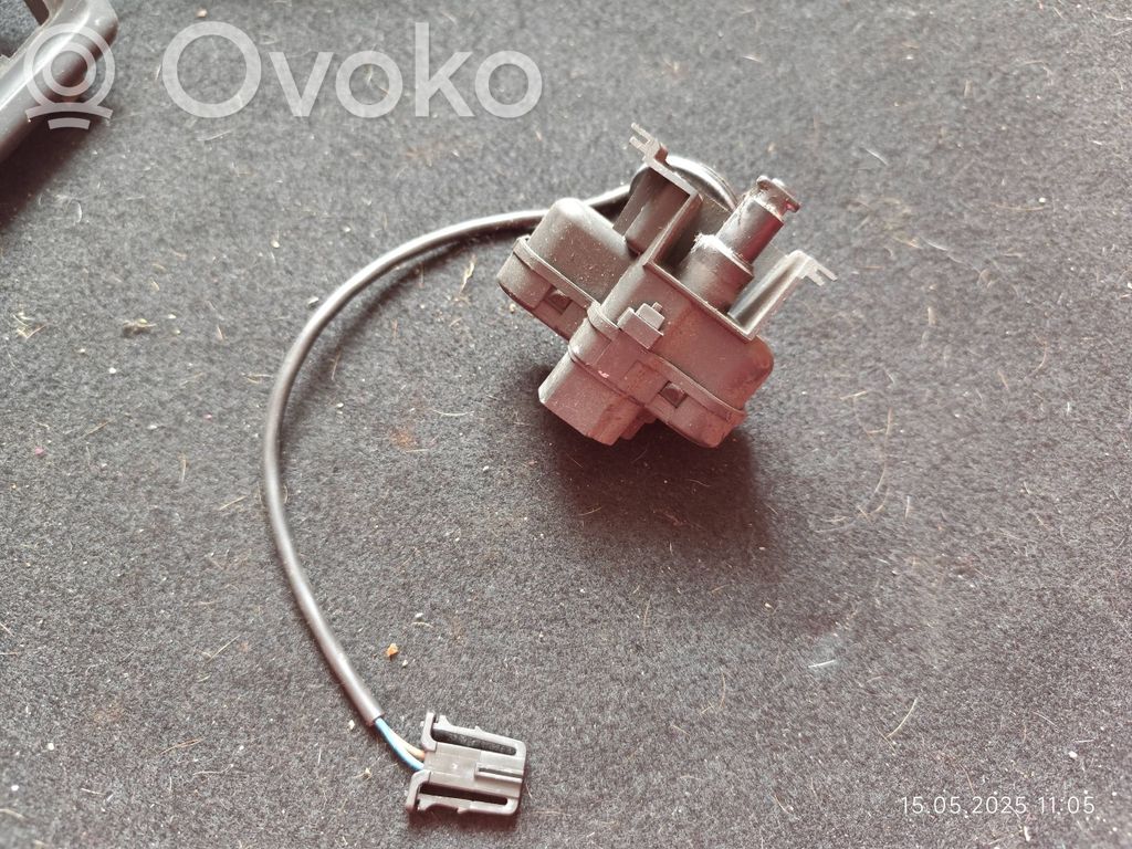 Skoda Superb B6 (3T) Электрический замок крышки 