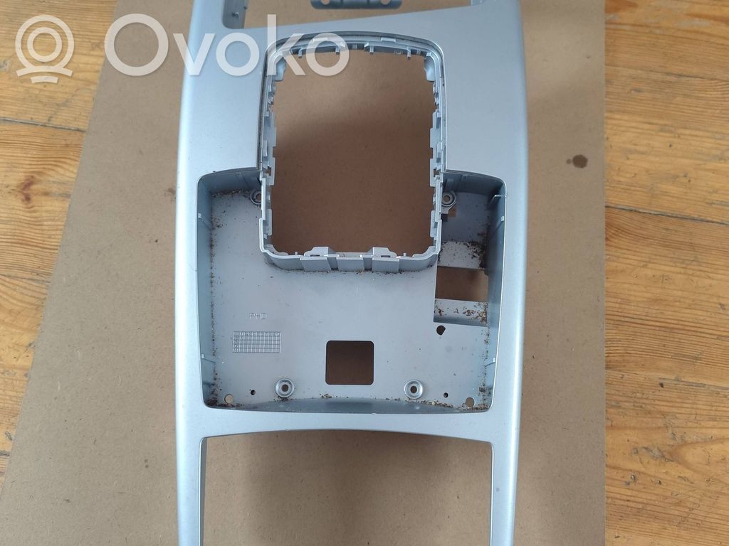 Audi A6 S6 C6 4F Consola de plástico de la palanca de cambios 