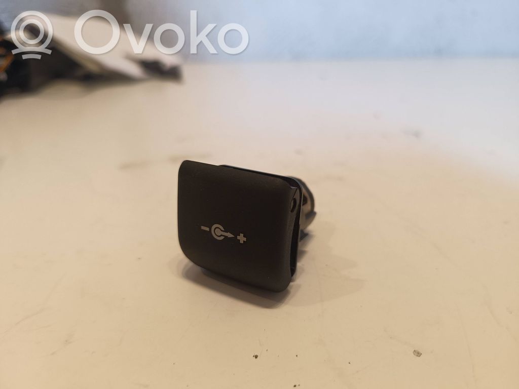 BMW 5 E60 E61 Enchufe de 12V (trasero) 
