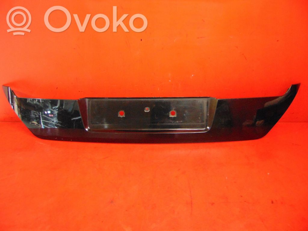 BMW 7 E65 E66 Apdaila galinio dangčio 