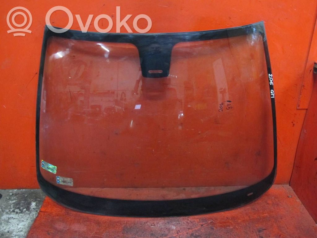 Peugeot 206 Front windscreen/windshield window 