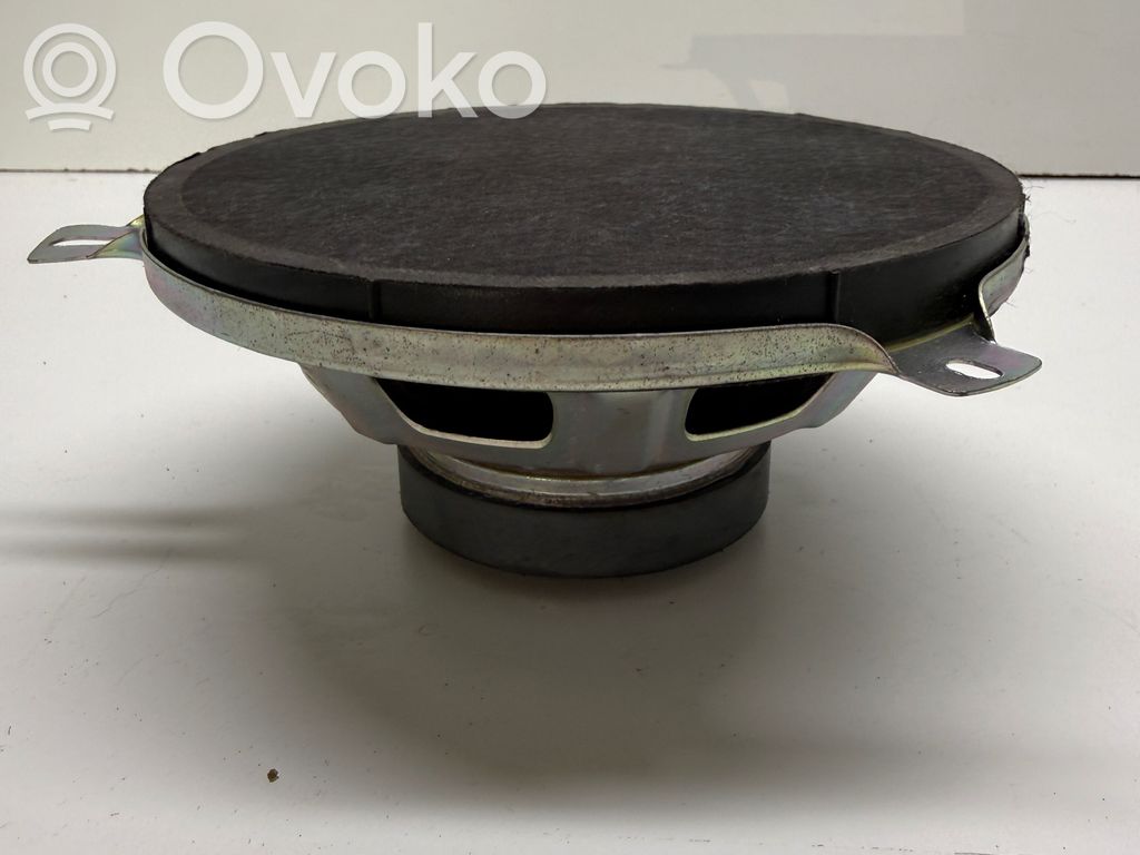 Dodge Durango III Takaoven kaiutin 