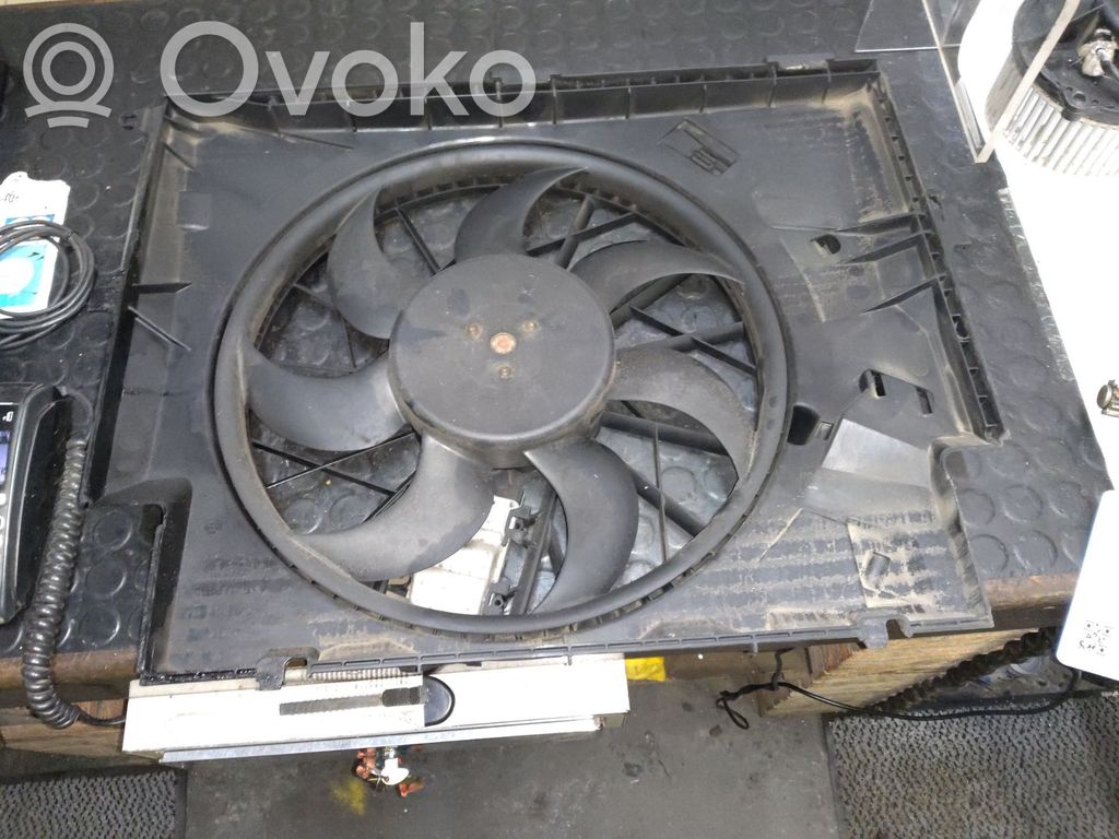 BMW 1 F52 Elektryczny wentylator chłodnicy 