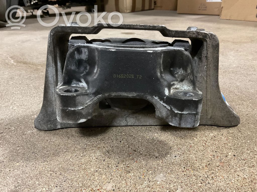 Ford Focus Engine mount bracket 