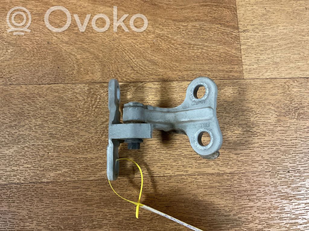 Volvo V50 Front door lower hinge 