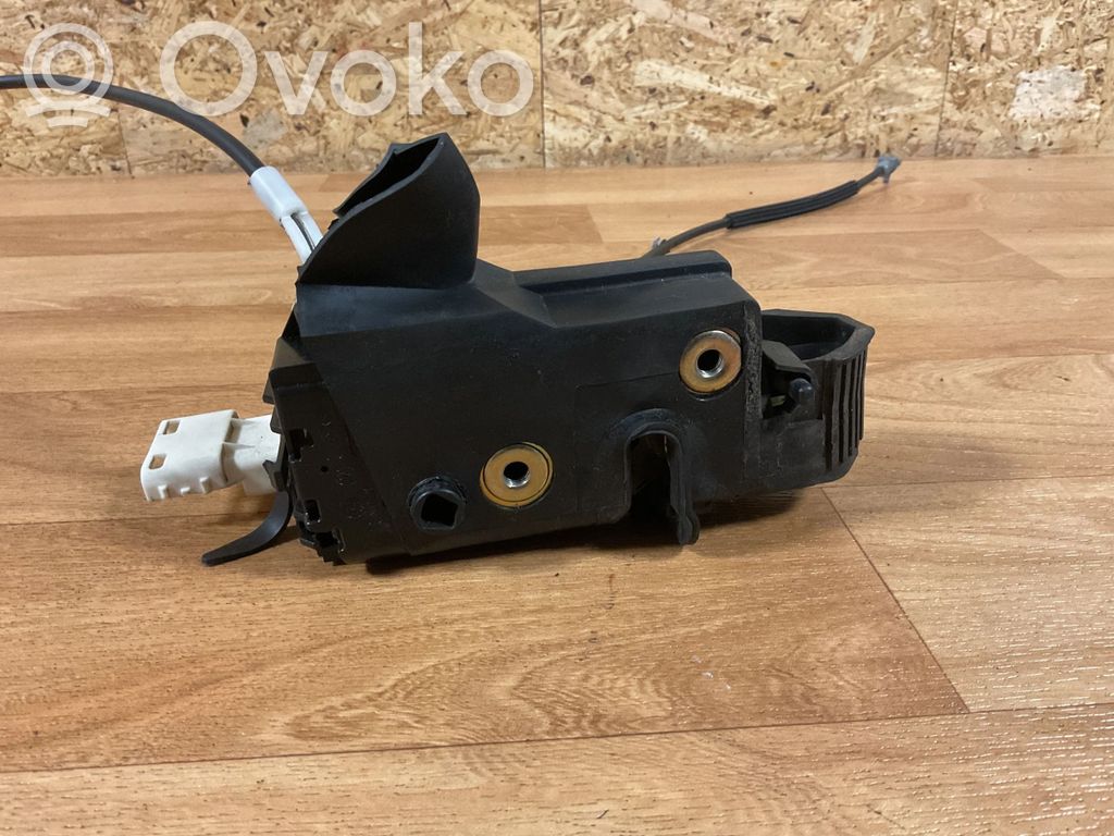 Peugeot 407 Priekšpusē slēdzene 