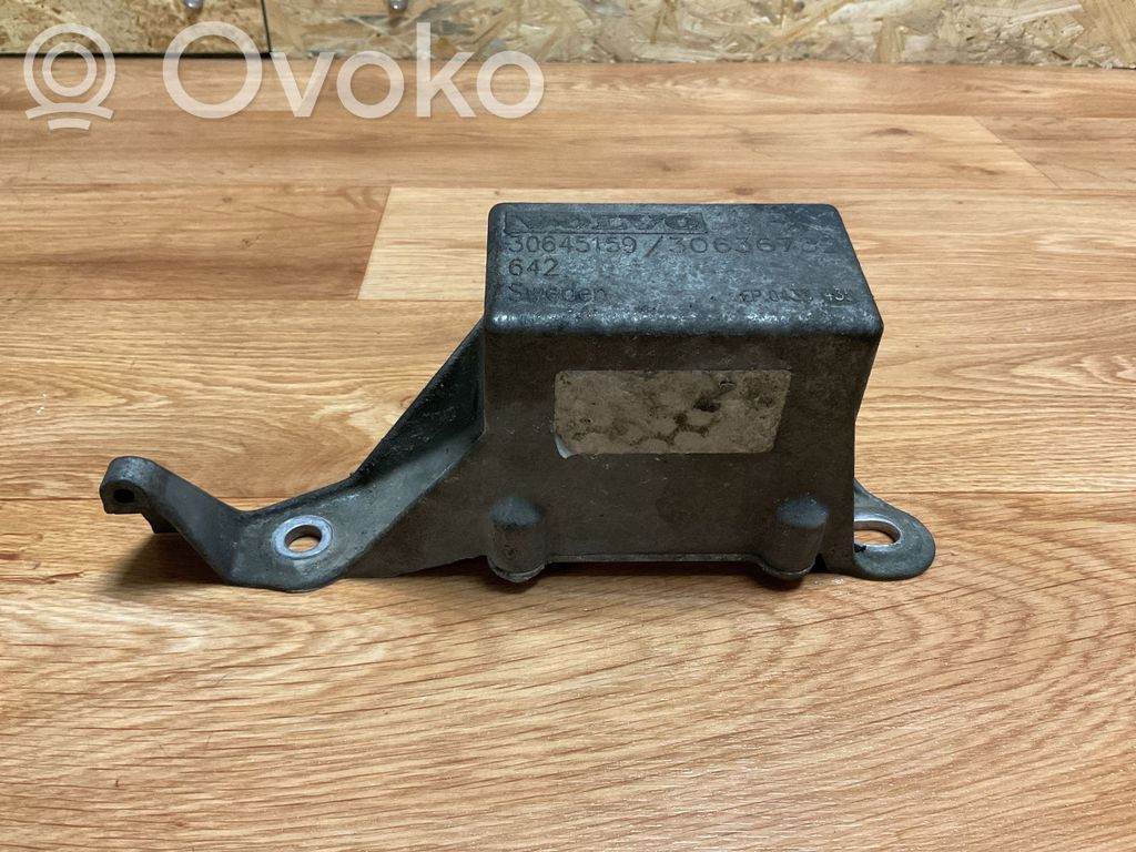 Engine mount bracket   30645159