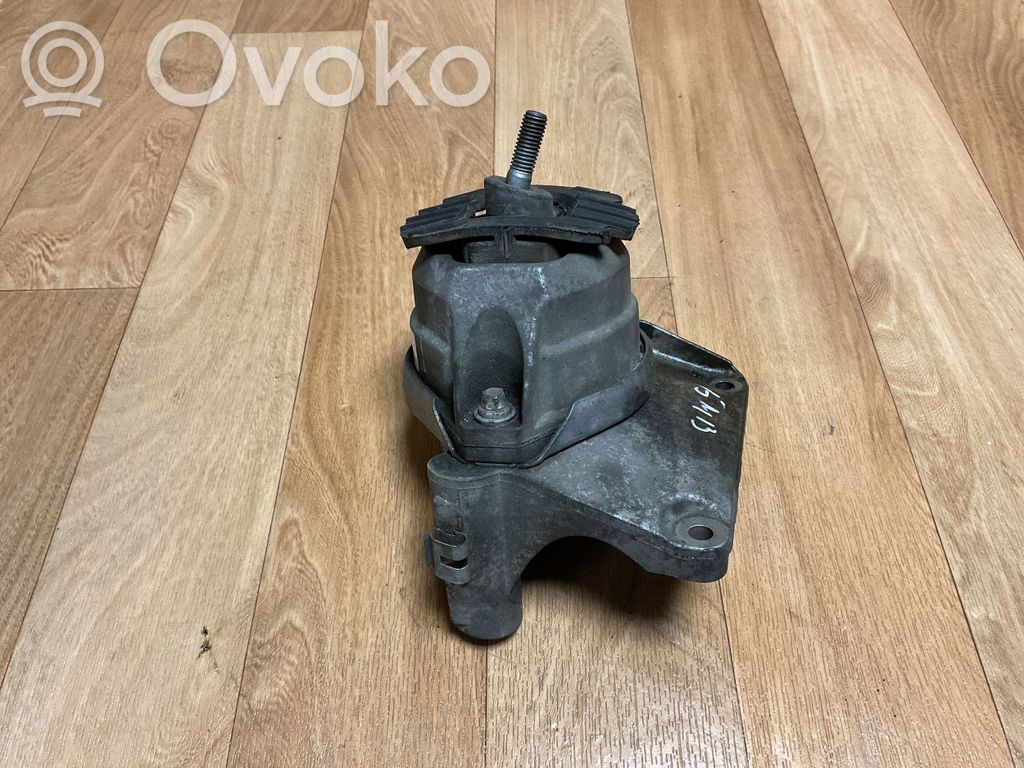 Engine mount bracket   6769874,15934612