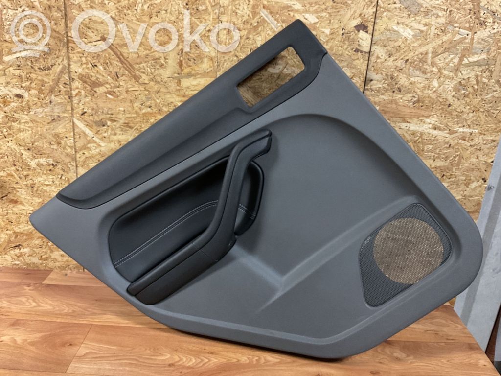 Ford Focus Takaoven verhoilu 
