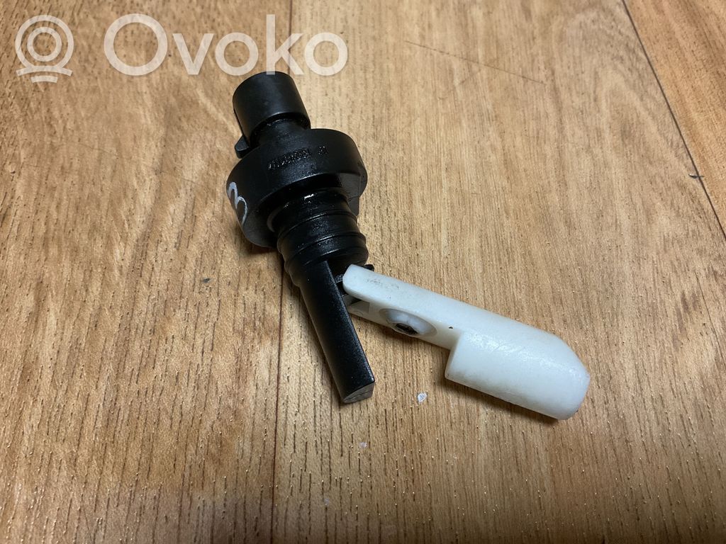 Opel Insignia A Windshield washer fluid level sensor 