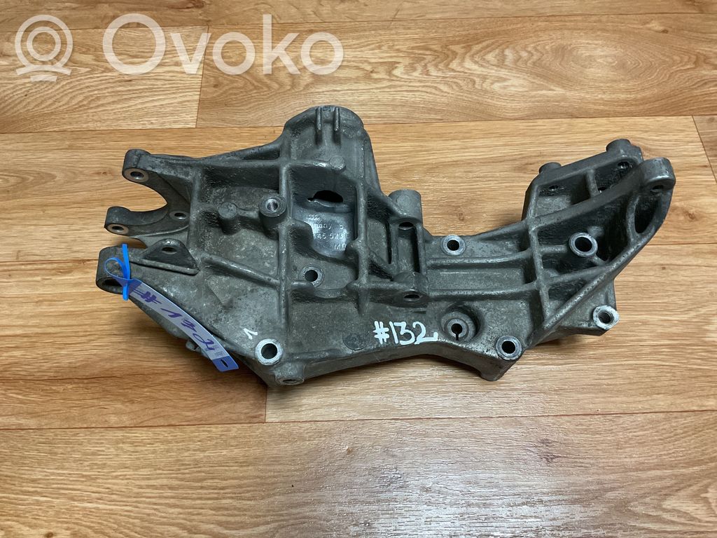 Volkswagen PASSAT B5 Engine mounting bracket 