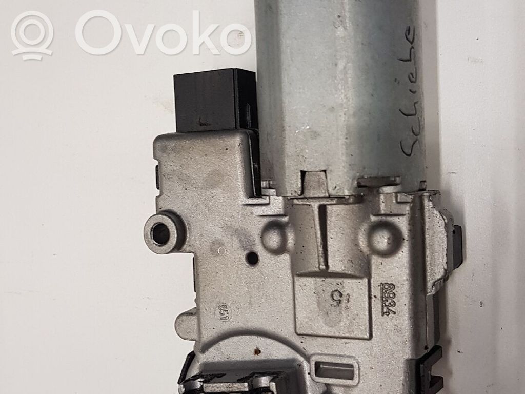 Moottori/käyttölaite   67616922652,67616970930