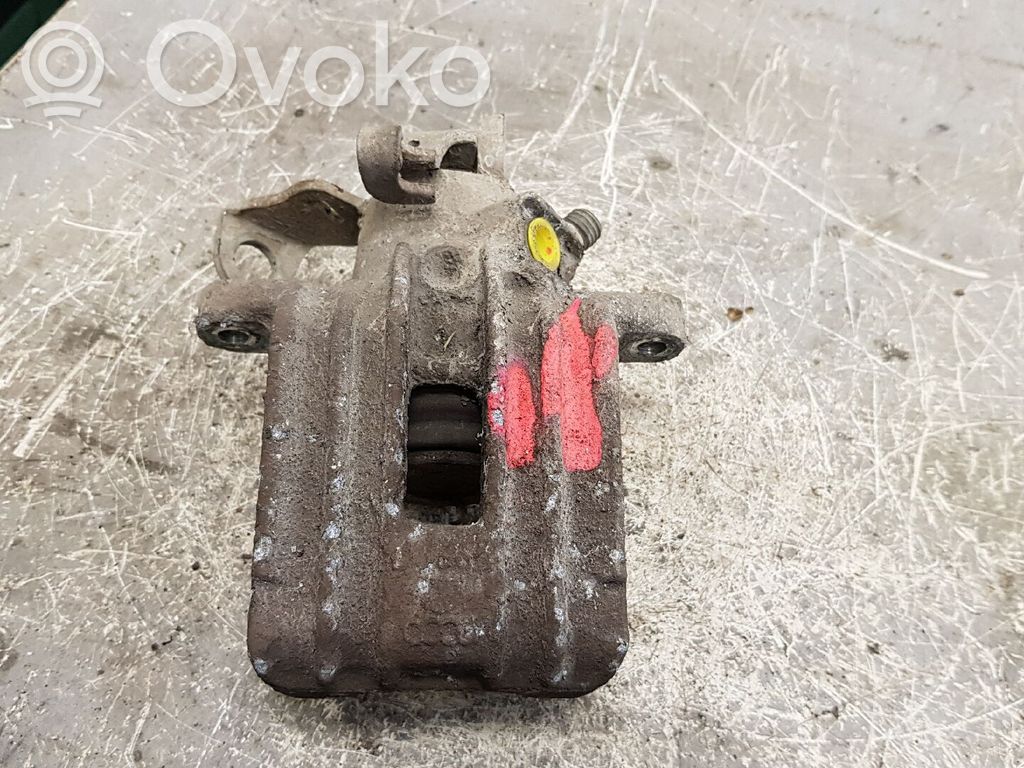 Volkswagen Golf IV Tylny zacisk hamulcowy 
