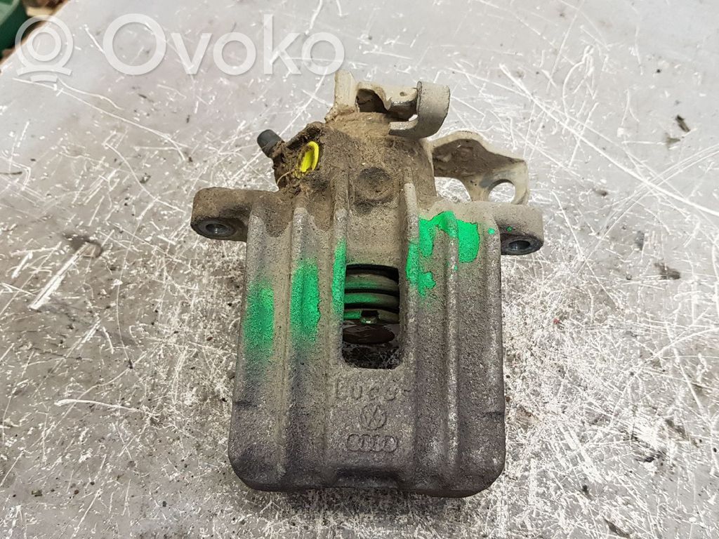 Volkswagen Golf IV Tylny zacisk hamulcowy 