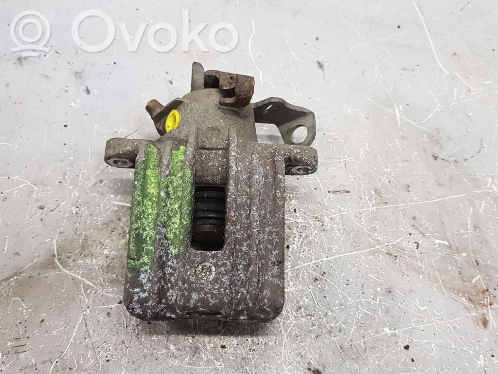 Volkswagen Golf IV Tylny zacisk hamulcowy 