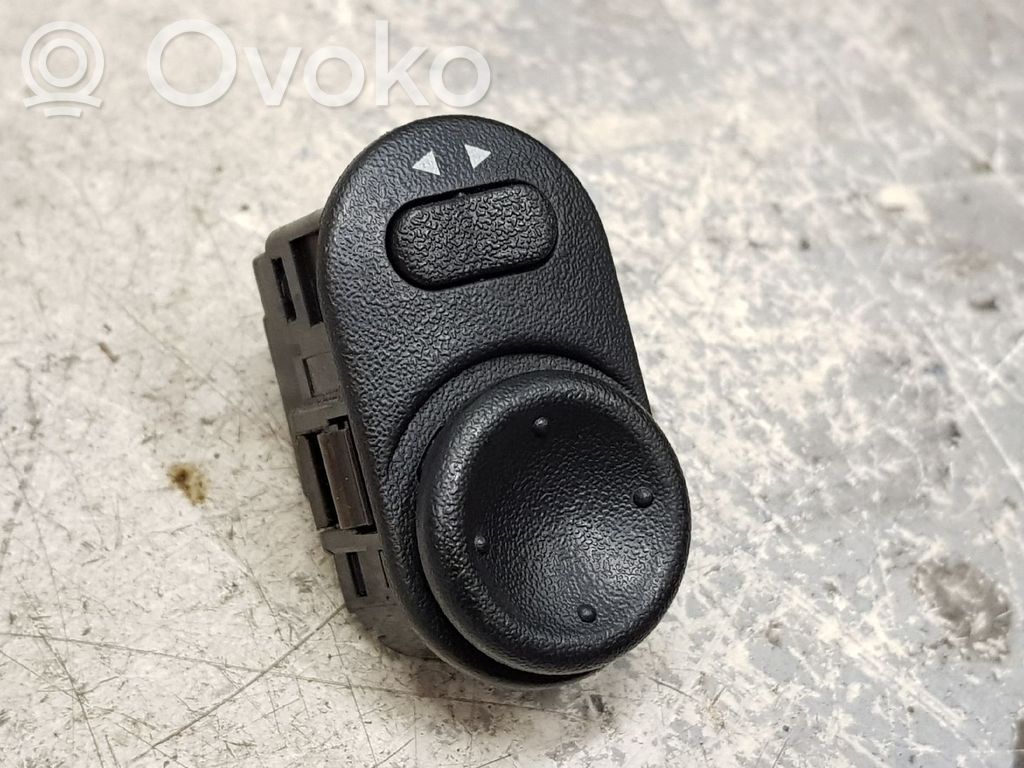 Opel Corsa C Wing mirror switch 