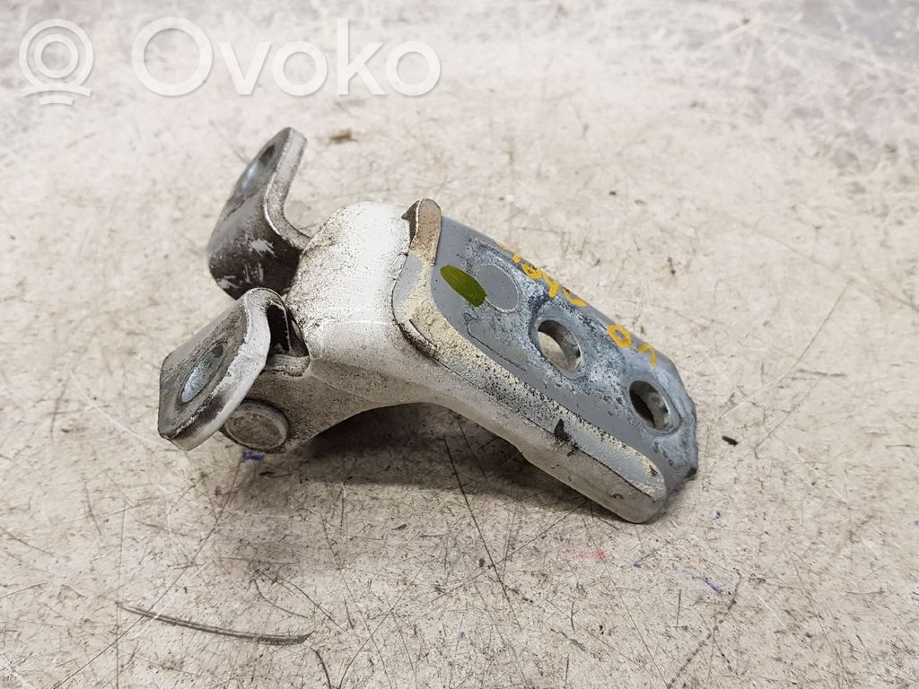 Peugeot 107 Front door upper hinge 