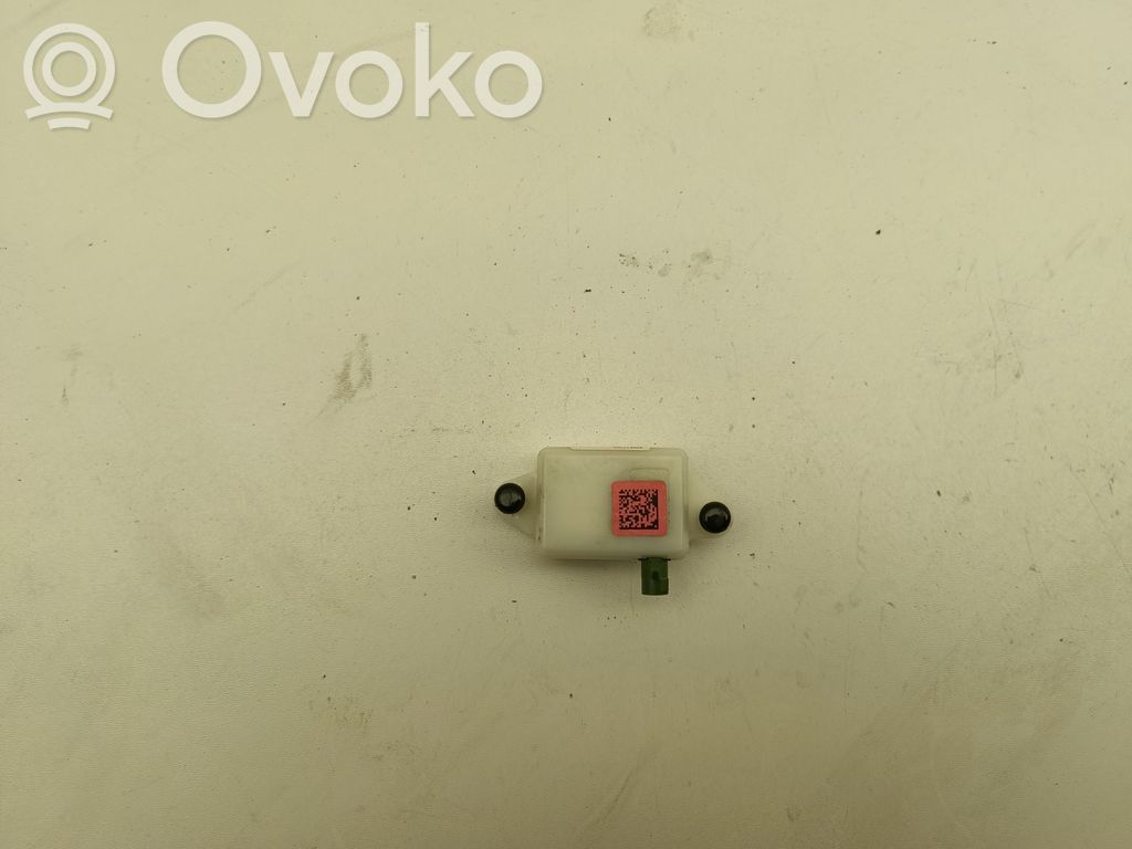 Tesla Model 3 Antenos stiprintuvas 