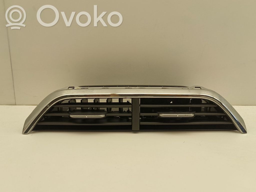 Skoda Octavia Mk4 Dysze / Kratki środkowego nawiewu deski rozdzielczej 