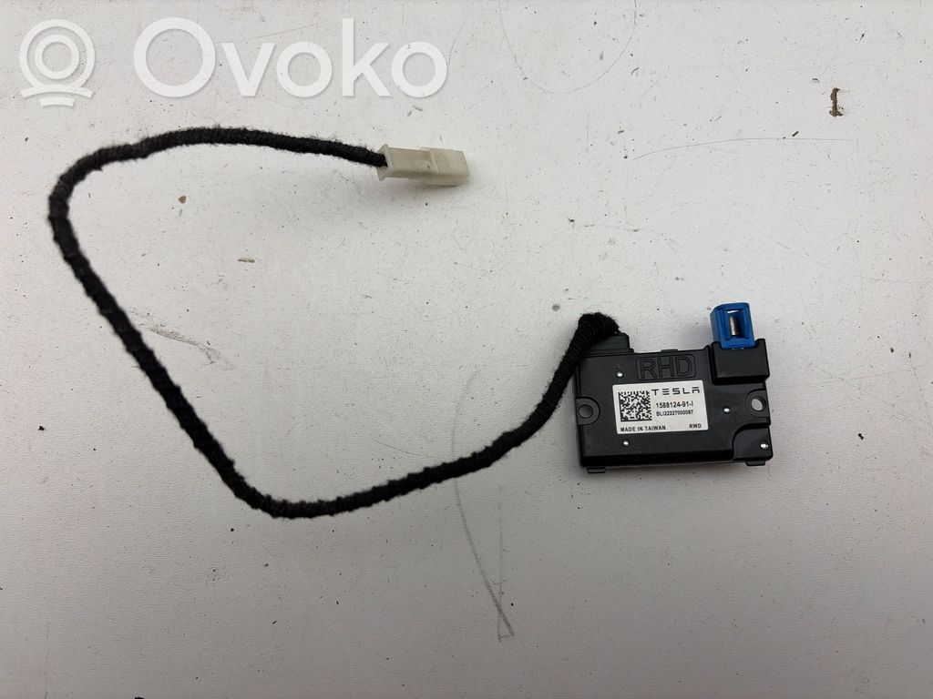 Tesla Model Y Windshield/windscreen camera 