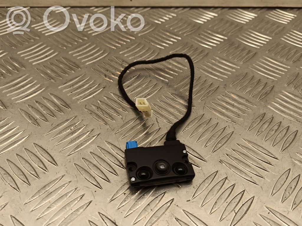 Tesla Model Y Windshield/windscreen camera 