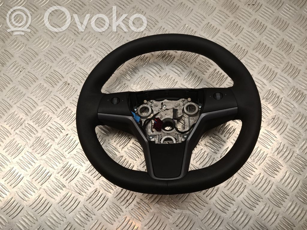 Tesla Model Y Stūre 