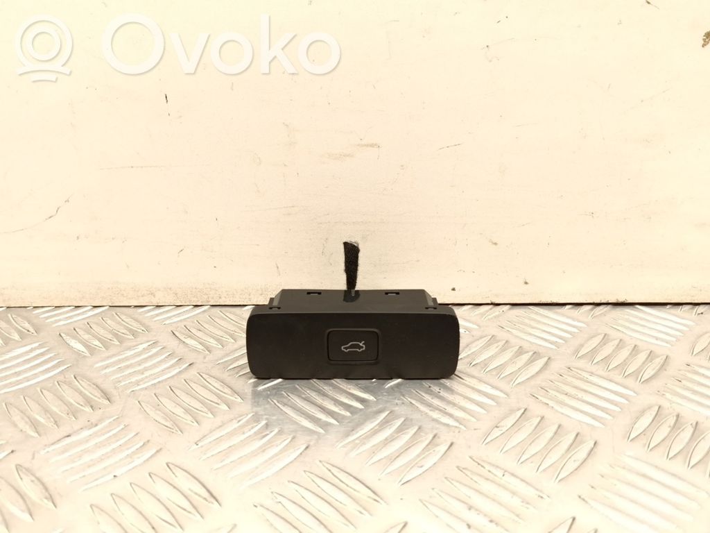Polestar 2 Tailgate opening switch 