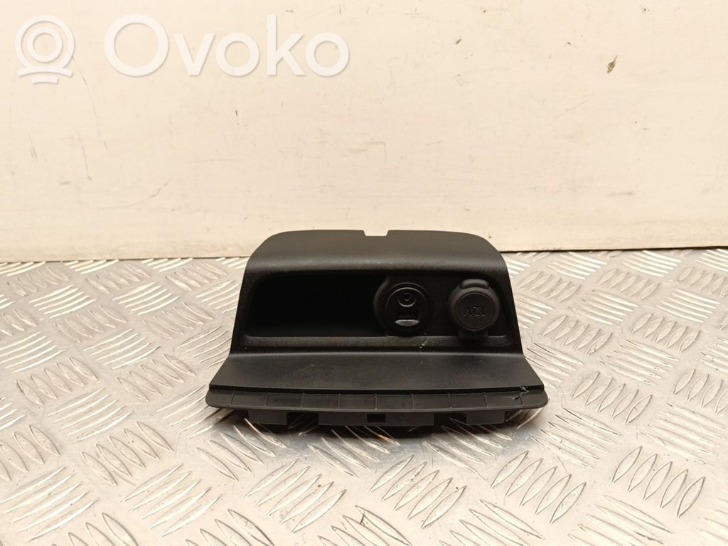 Peugeot 2008 I Enchufe conector USB 