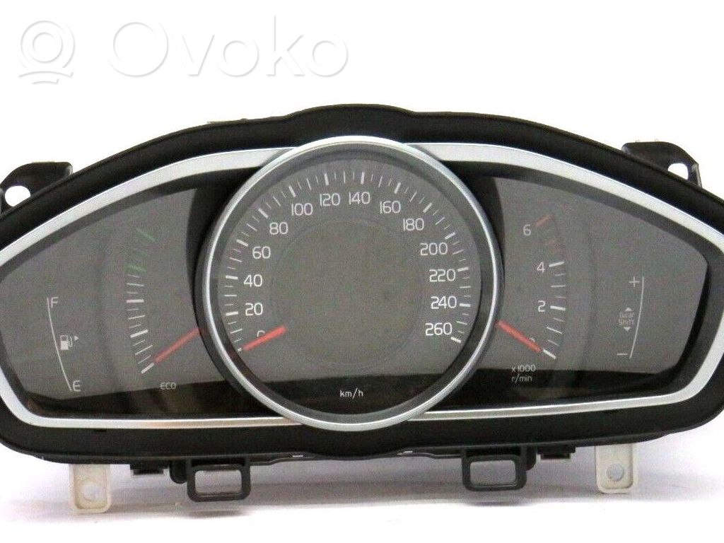 Volvo V40 Speedometer (instrument cluster) 