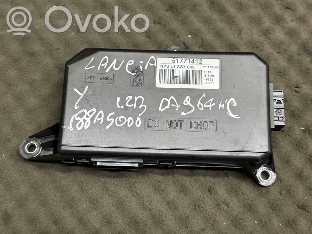 Lancia Ypsilon Korin keskiosan ohjainlaite 