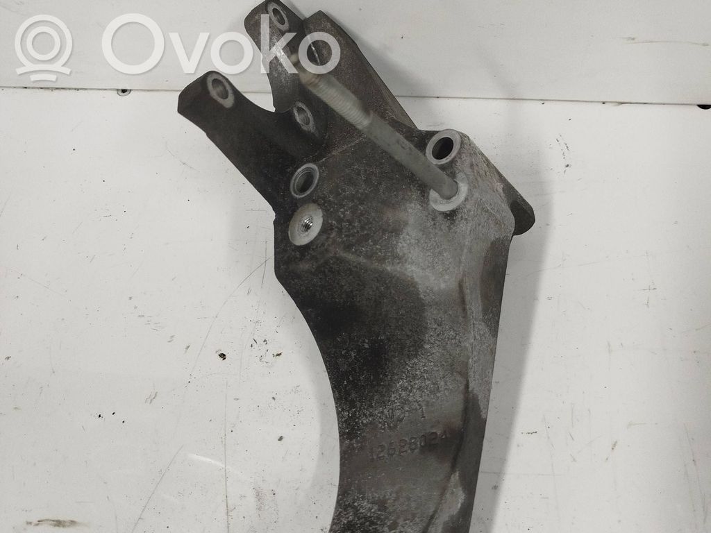 Opel Insignia A Generator/alternator bracket 
