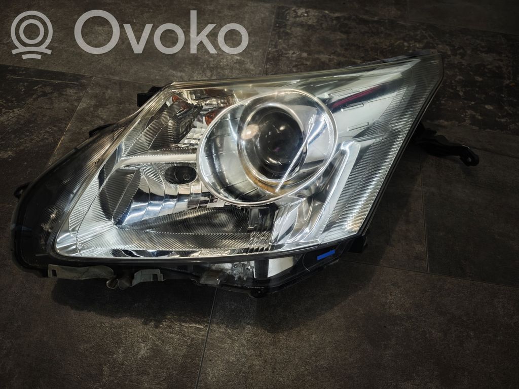 Toyota Avensis T270 Lampa przednia 