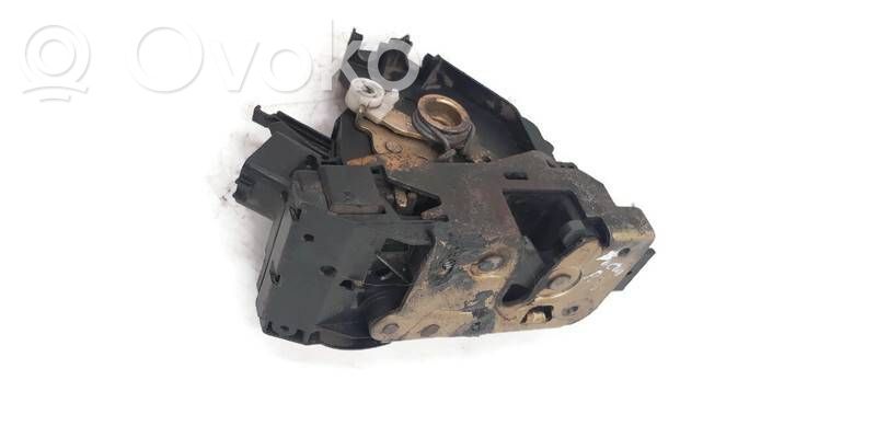 Ford Focus Priekšpusē slēdzene 