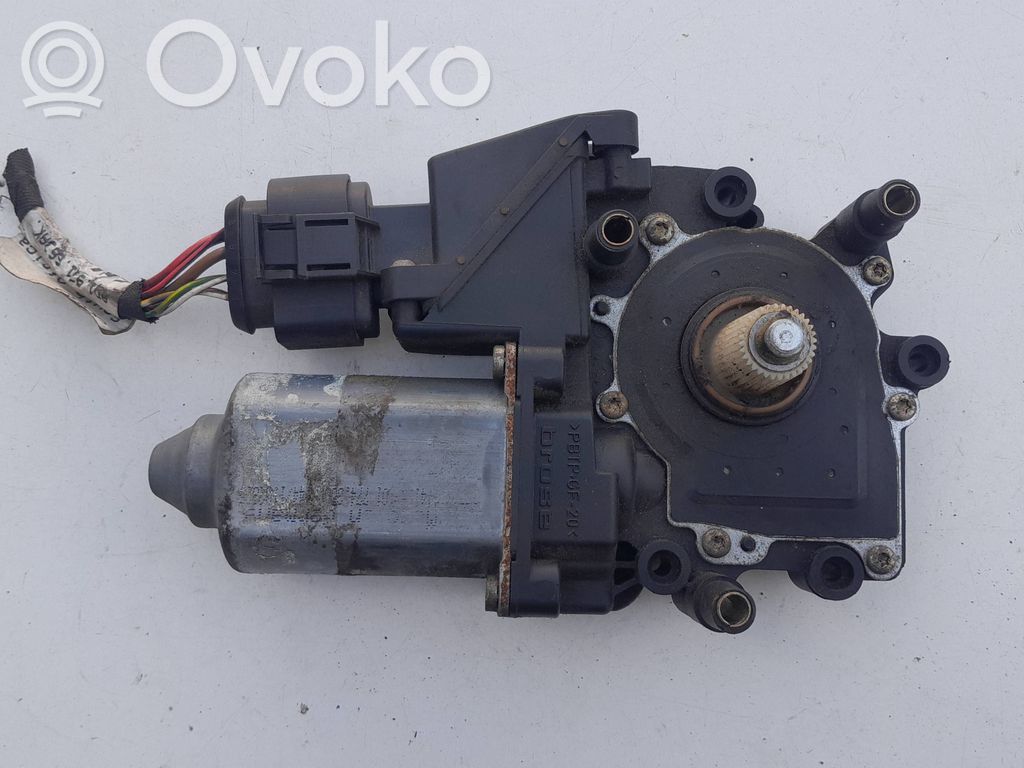 Audi A4 S4 B5 8D Silniczek podnoszenia szyby drzwi tylnych 