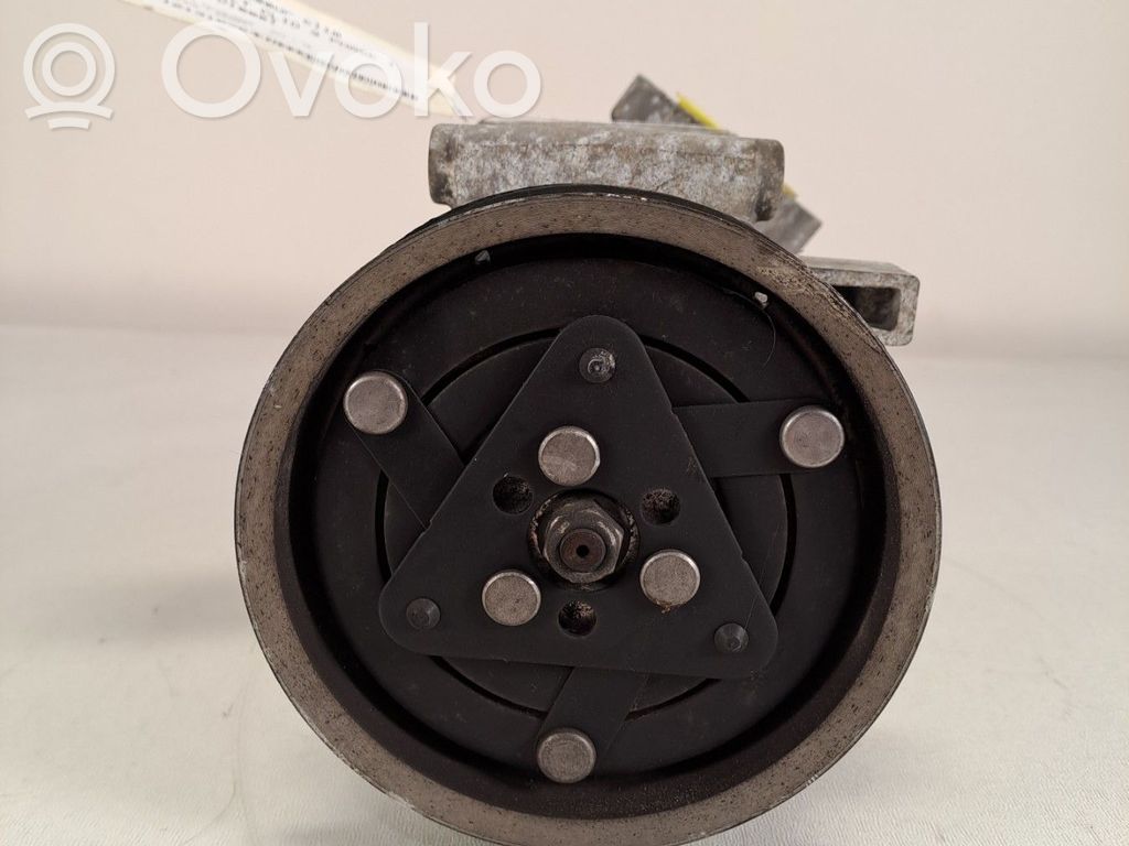 Renault Clio III Ilmastointilaitteen kompressorin pumppu (A/C) 